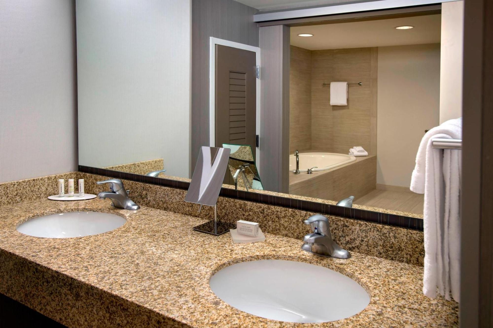Courtyard By Marriott Philadelphia